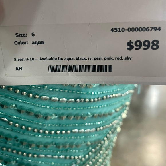 Ashley Lauren Formal Dress - 11367 Sz 6 - Picture 3 of 7